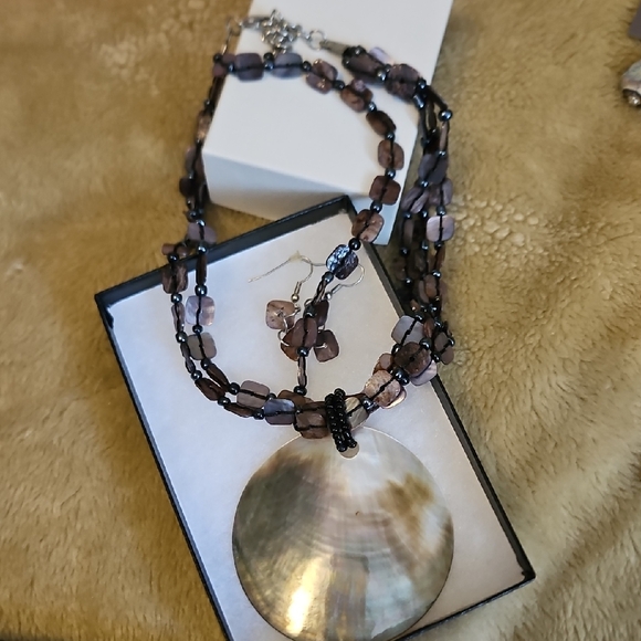 Jewelry - Chic Shell Pendant Necklace Set